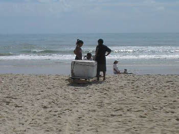 Praia do Futuro - Vendedora de Água de Coco